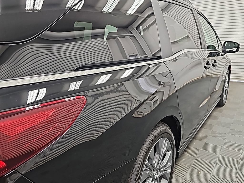 New 2026 Honda Odyssey Touring image 9