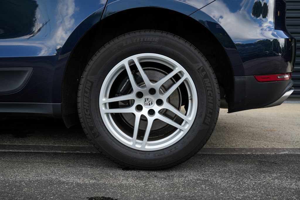Certified 2021 Porsche Macan AWD/4WD image 12