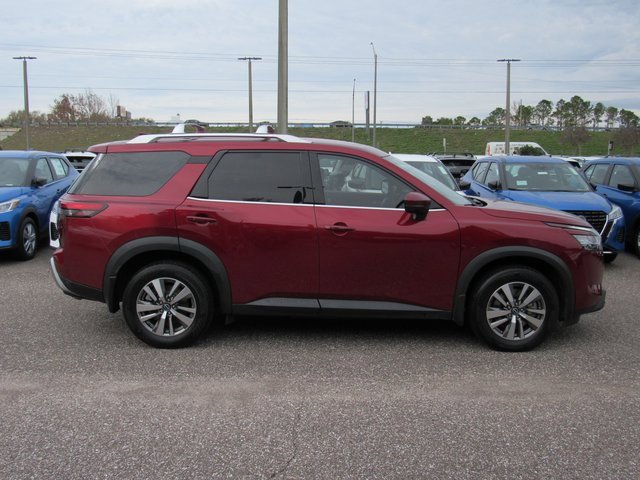 Used 2023 Nissan Pathfinder SL image 2