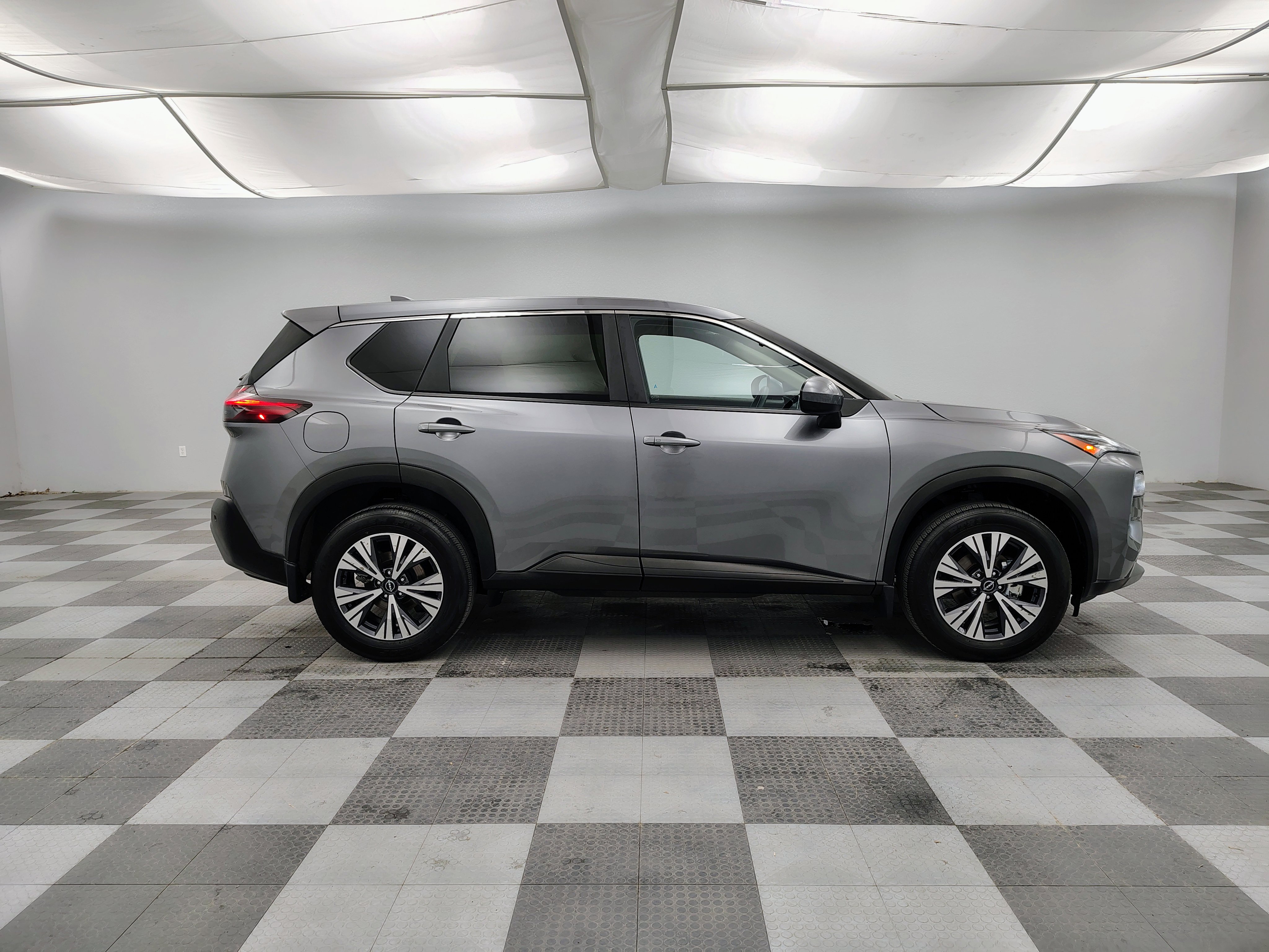 Used 2023 Nissan Rogue SV AWD/4WD image 10