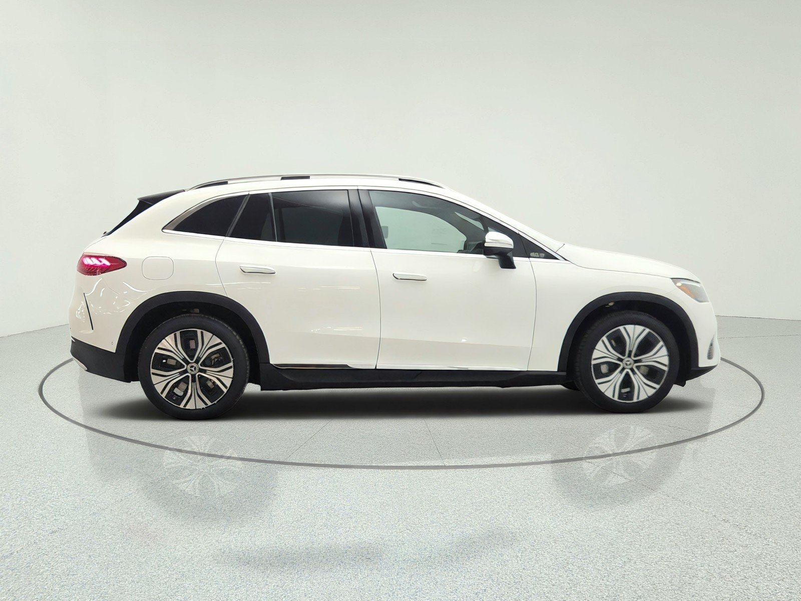 New 2027 Mercedes-Benz EQE 320+ SUV image 4