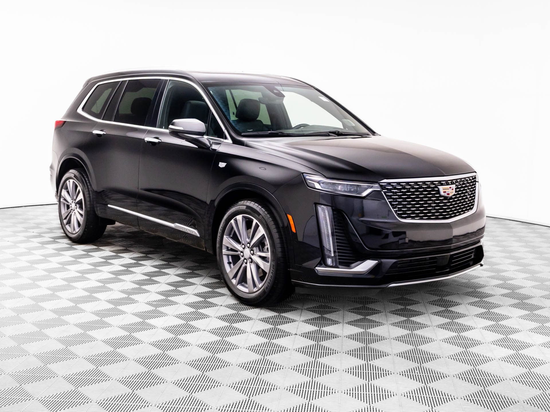 Certified 2025 Cadillac XT6 Premium Luxury w/ Platinum Package image 8