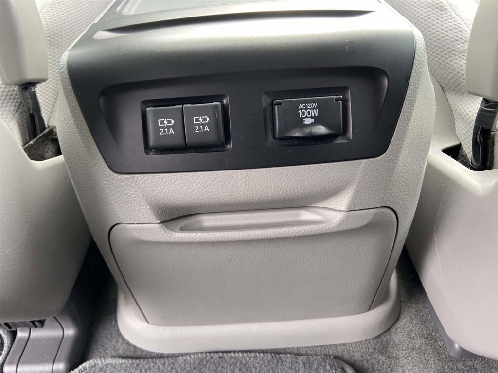 Used 2018 Toyota Sienna LE image 13