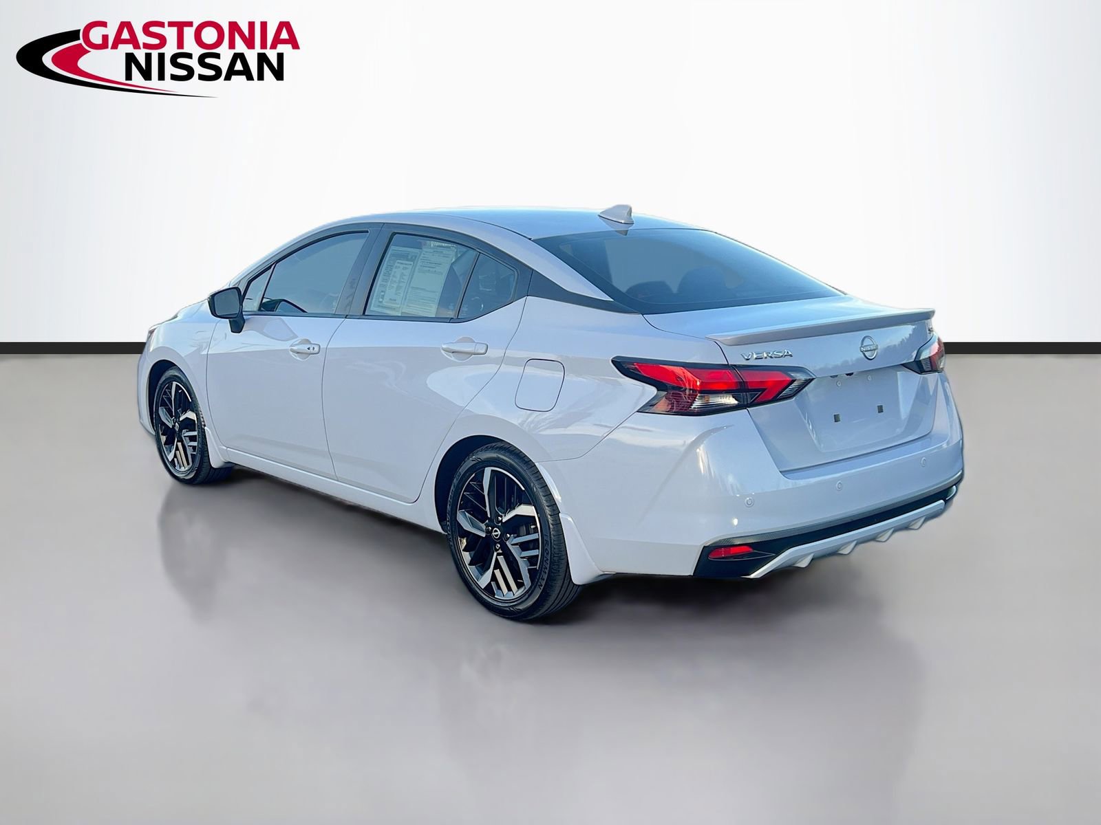 Used 2024 Nissan Versa SR w/ Electronics Package image 6