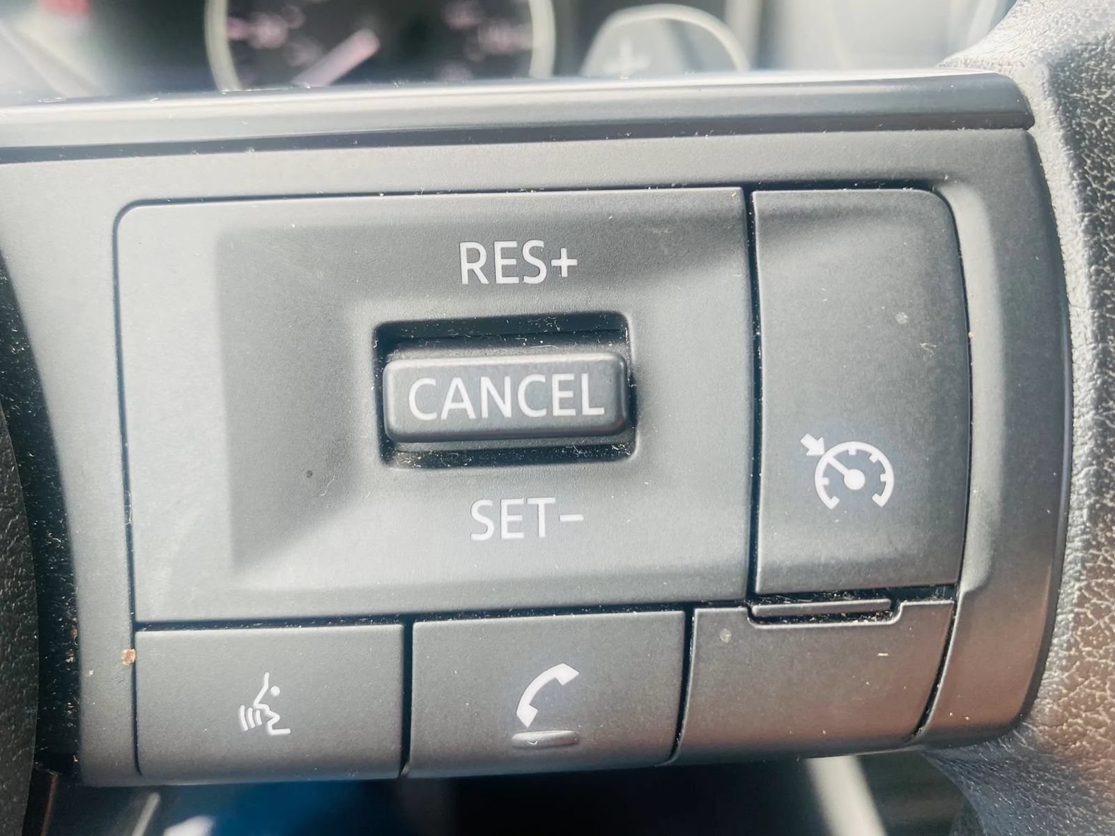 Used 2024 Nissan Rogue S FWD image 9