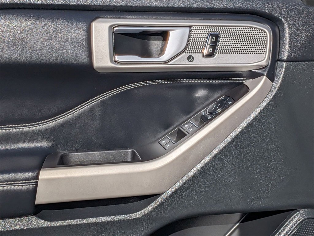 Used 2023 Ford Explorer Limited image 13