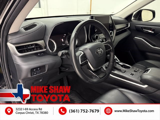 Used 2024 Toyota Highlander XLE FWD image 8