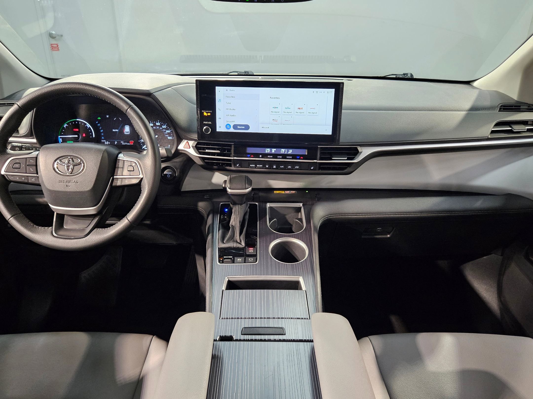 Certified 2025 Toyota Sienna XLE image 10