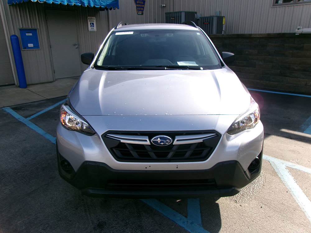 Used 2022 Subaru Crosstrek 2.0i image 2