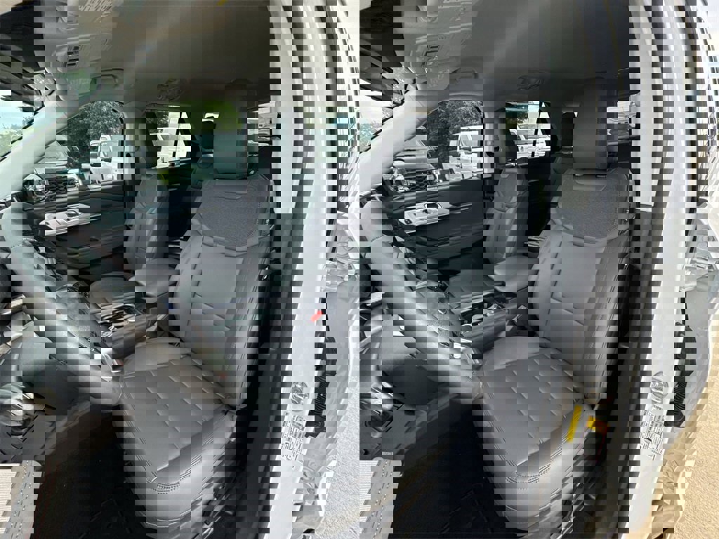 New 2025 Ford Explorer Active w/ Active Comfort Package image 12