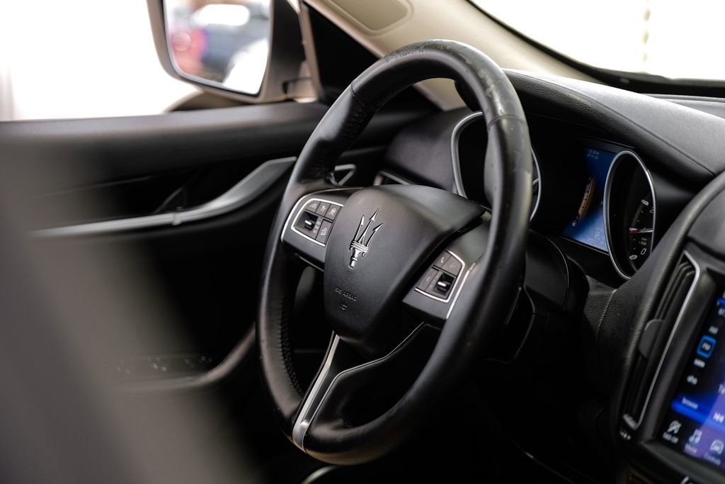 Used 2019 Maserati Levante image 14