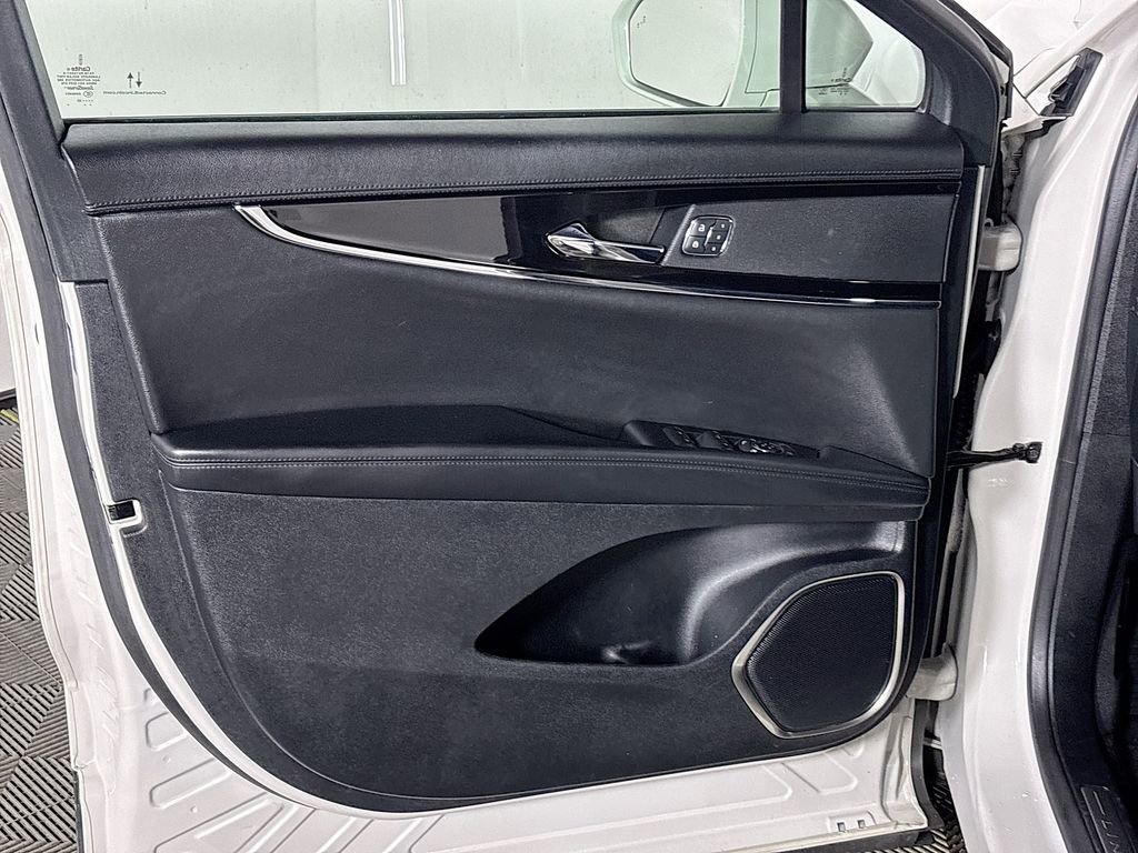 Used 2022 Lincoln Nautilus FWD w/ Premium Package image 10