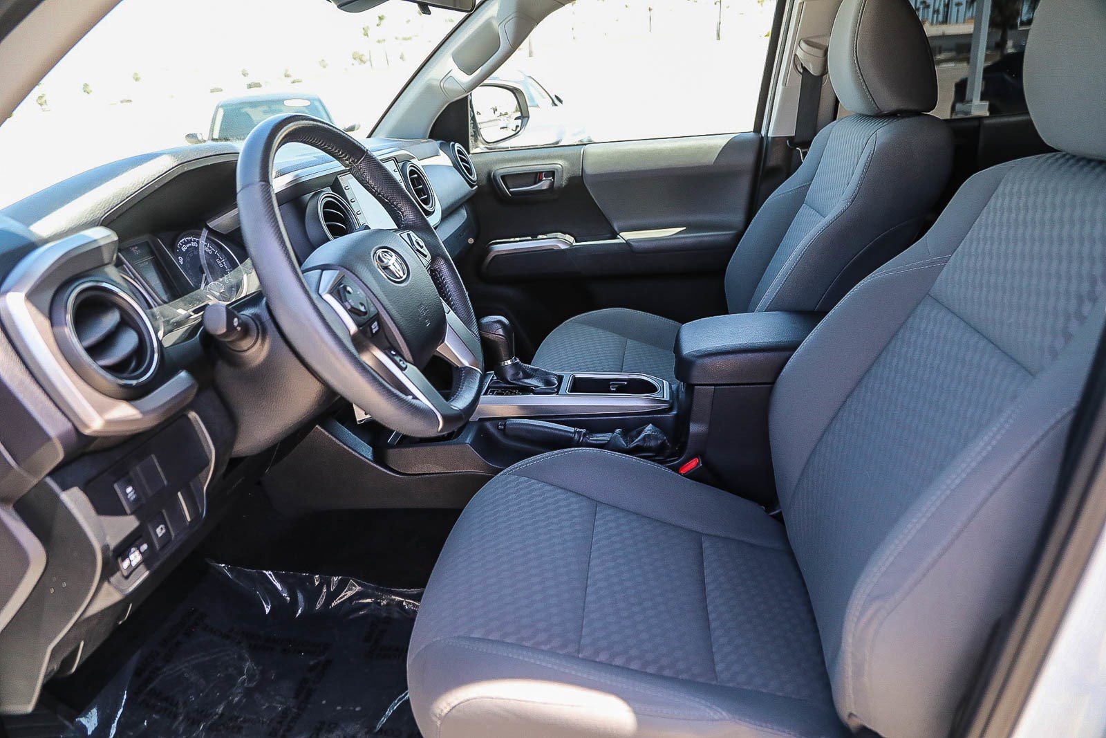 Used 2021 Toyota Tacoma SR5 RWD image 17