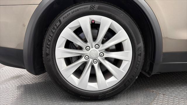 Used 2016 Tesla Model X 90D AWD/4WD image 30