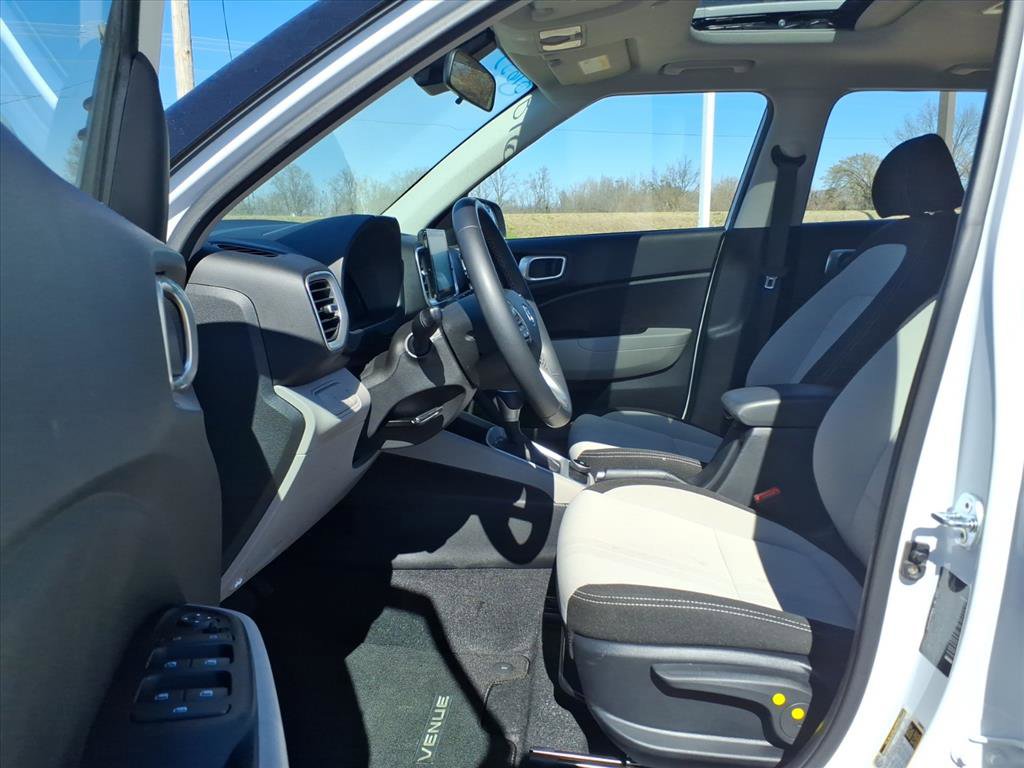 Certified 2025 Hyundai Venue SEL image 15