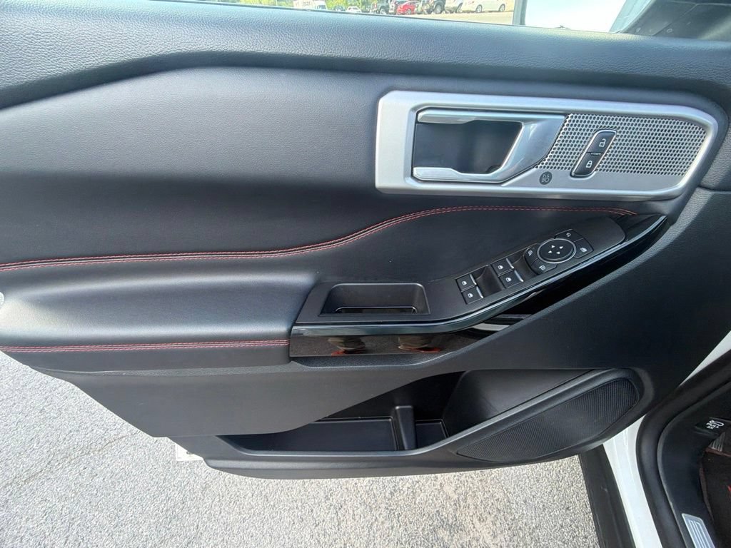 Used 2023 Ford Explorer ST-Line AWD/4WD image 22