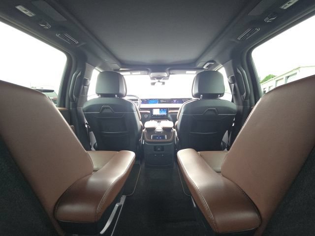 Used 2025 Lincoln Navigator L Reserve AWD/4WD image 24