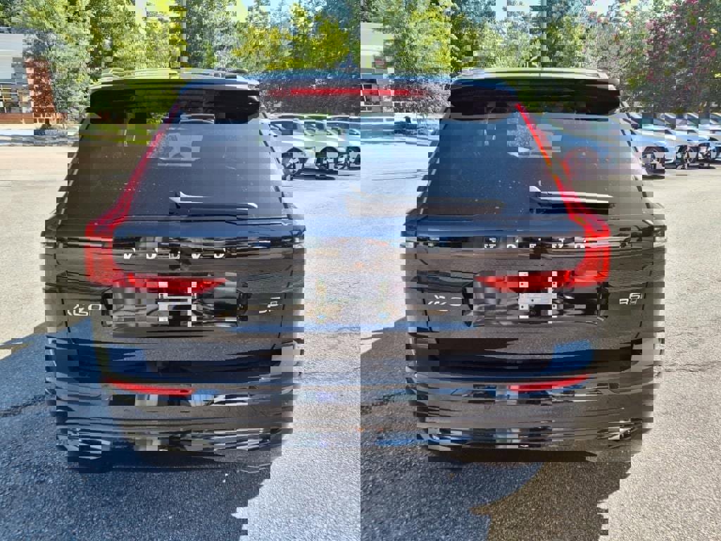 Certified 2023 Volvo XC60 B5 Core image 4
