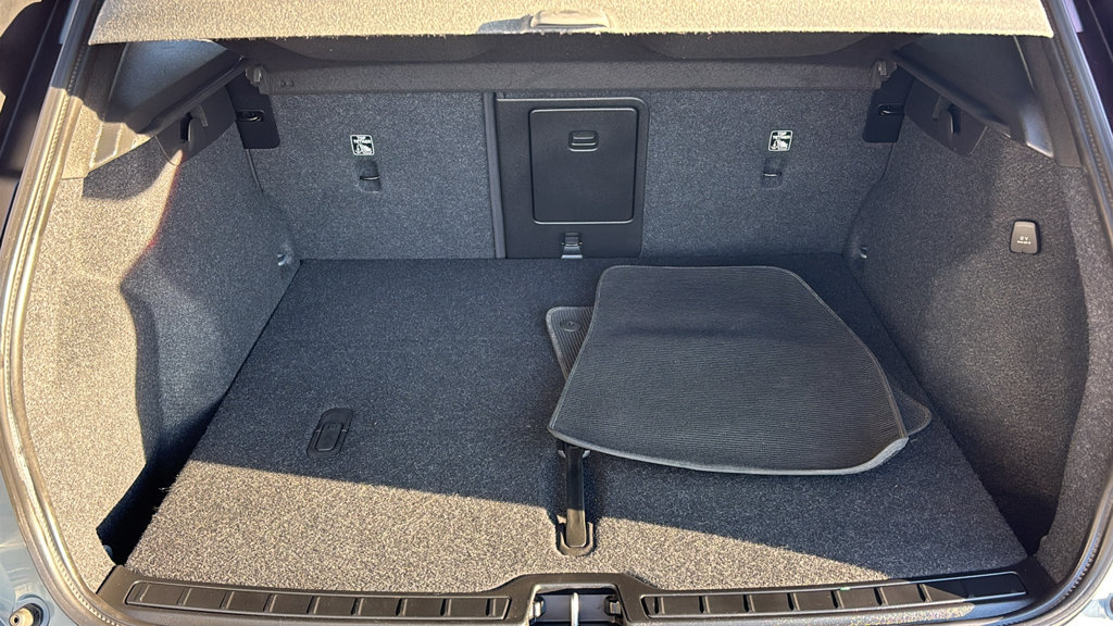 Certified 2023 Volvo XC40 B5 Plus w/ Climate Package AWD/4WD image 30