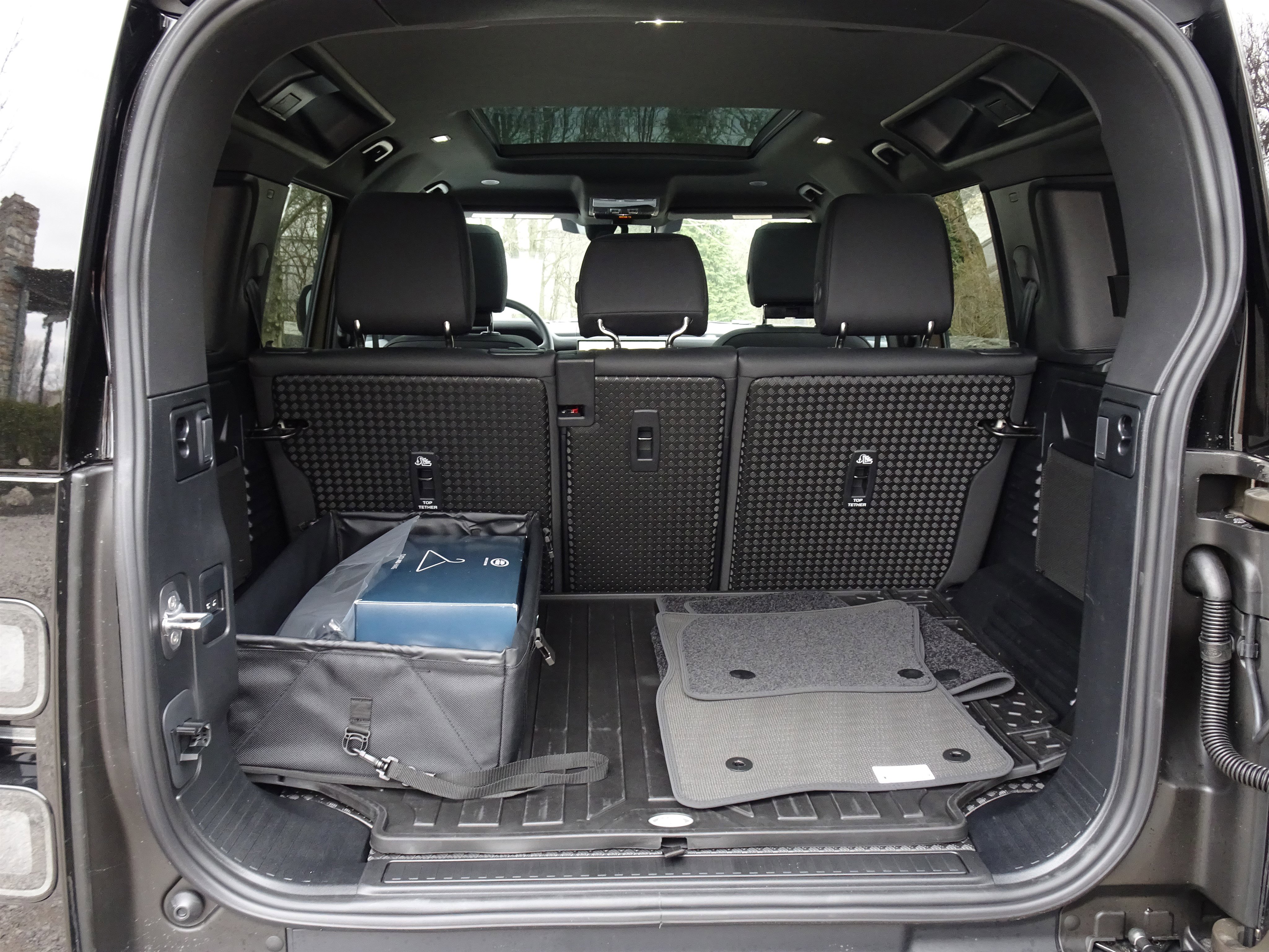 New 2026 Land Rover Defender 110 X-Dynamic SE AWD/4WD image 13