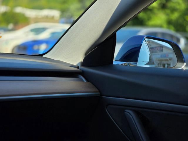 Used 2020 Tesla Model 3 Standard Range Plus image 14