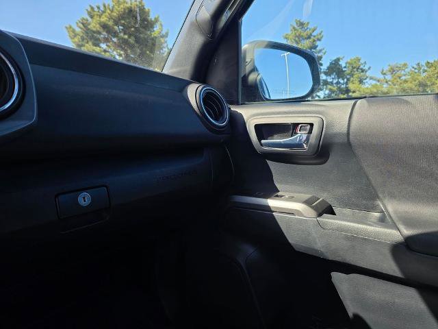 Used 2019 Toyota Tacoma TRD Off-Road AWD/4WD image 29