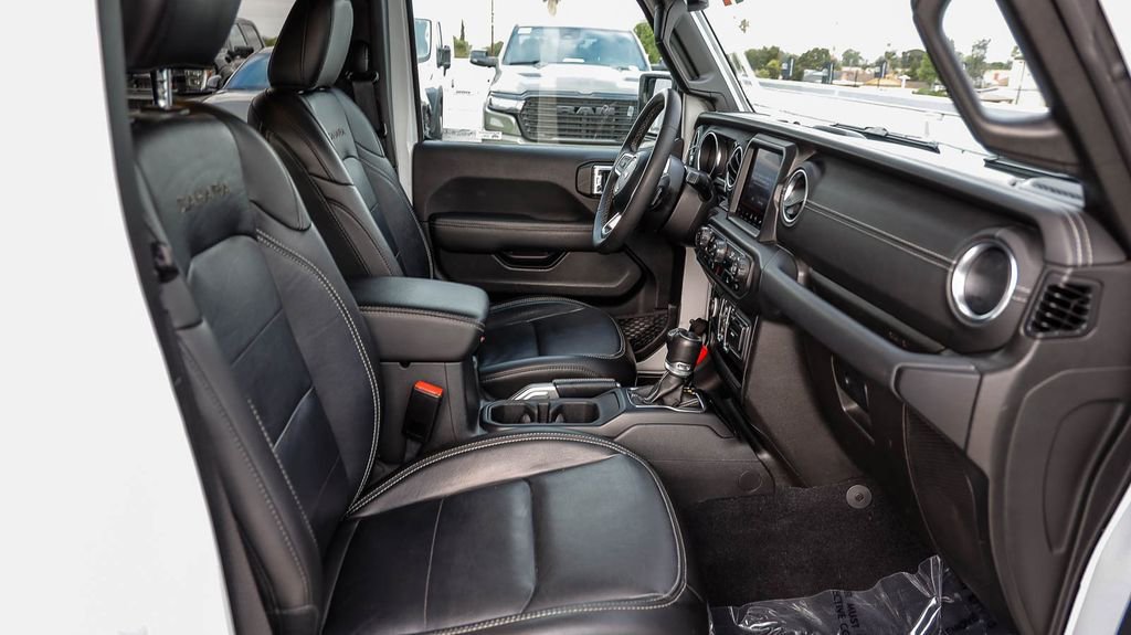 Used 2023 Jeep Wrangler Unlimited Sahara AWD/4WD image 21