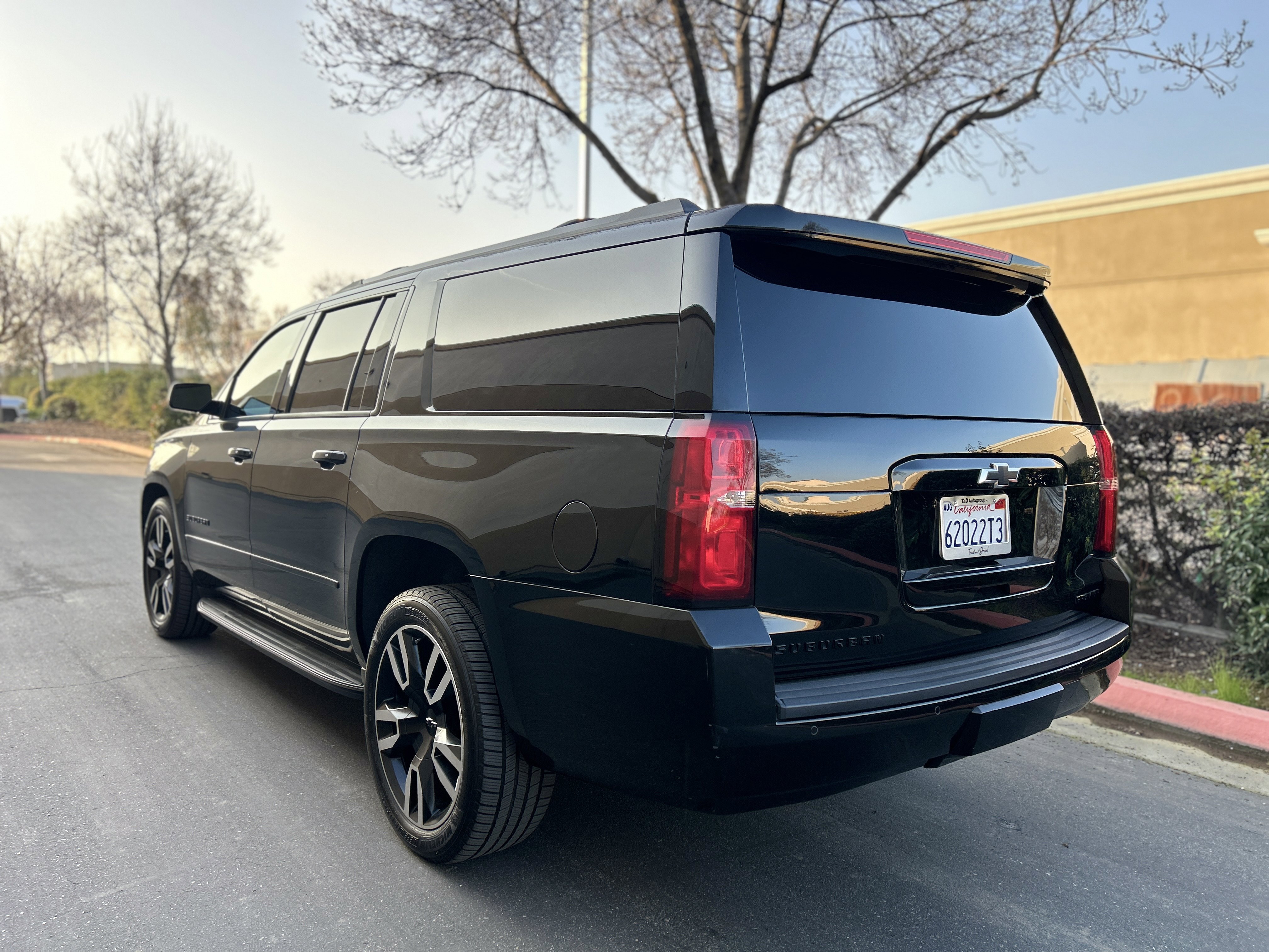 Used 2019 Chevrolet Suburban Premier image 4