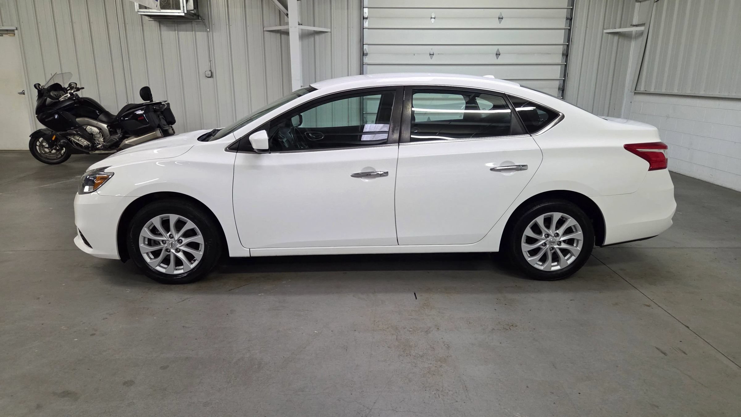 Used 2019 Nissan Sentra SV FWD image 3