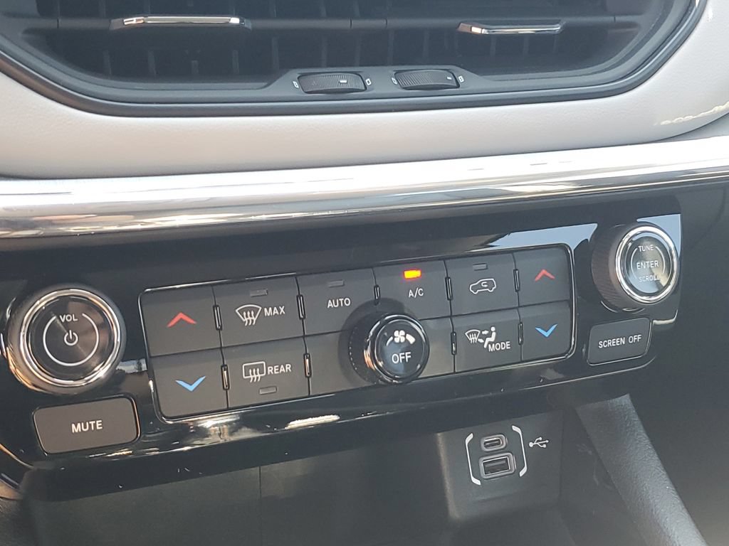 Used 2022 Jeep Compass Limited AWD/4WD image 17