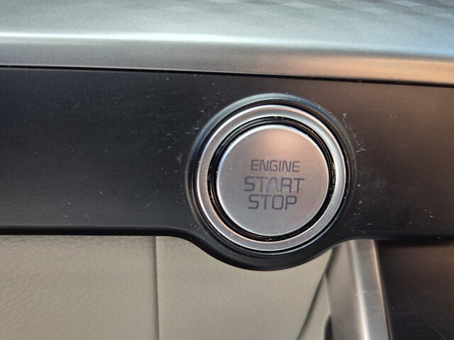 Used 2023 Kia Carnival LX FWD image 32