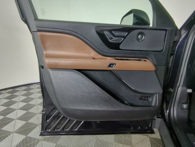 Used 2020 Lincoln Aviator Reserve w/ Elements Package Plus AWD/4WD image 29