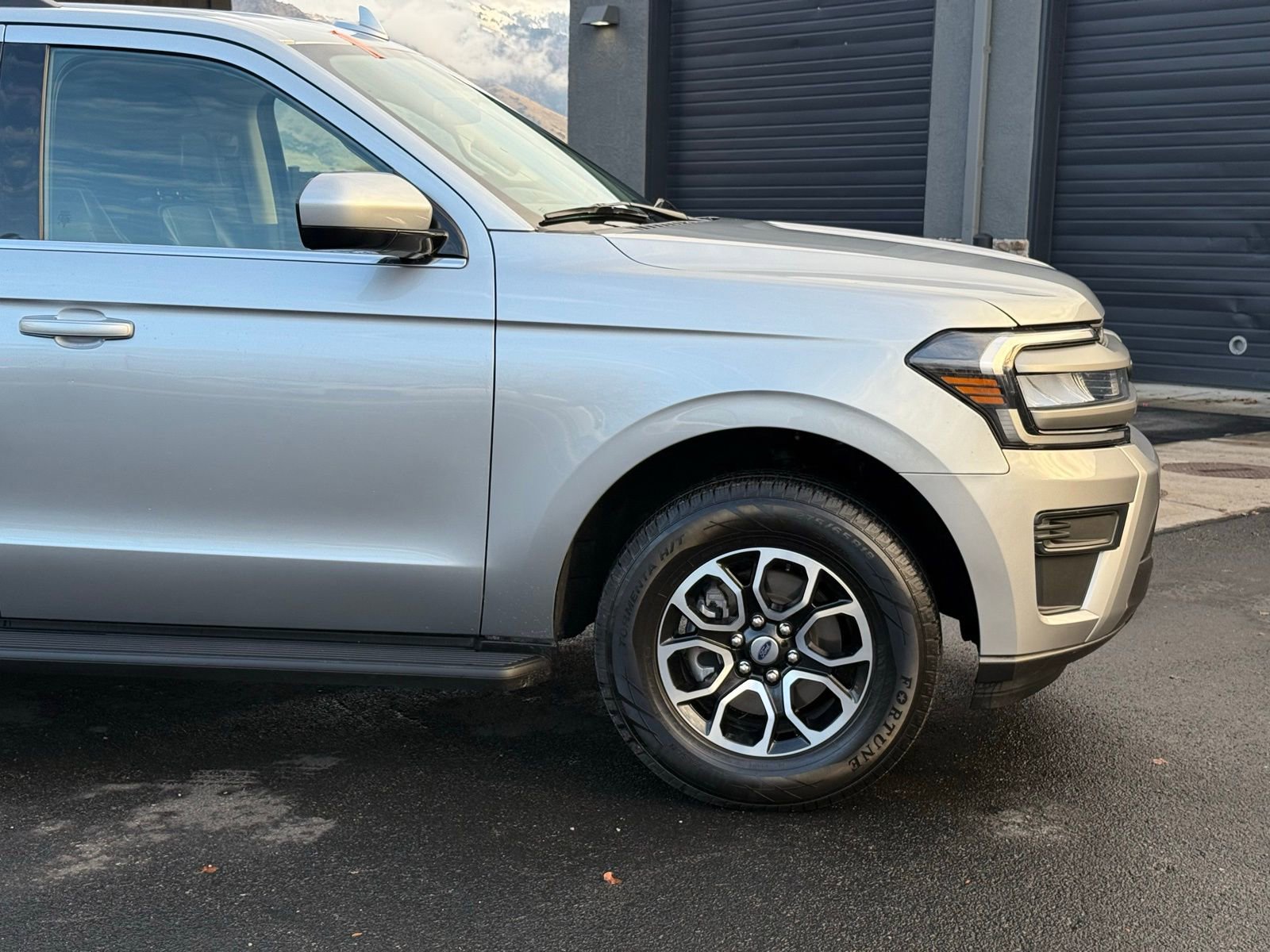 Used 2024 Ford Expedition XLT image 3