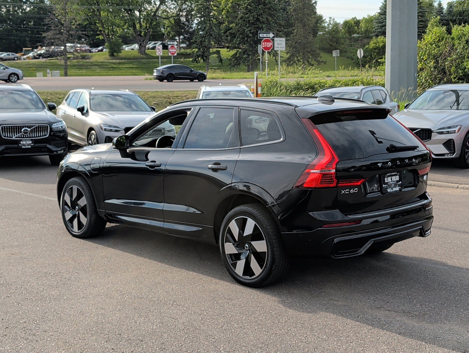 Used 2024 Volvo XC60 T8 Plus w/ Protection Package Premier AWD/4WD image 5
