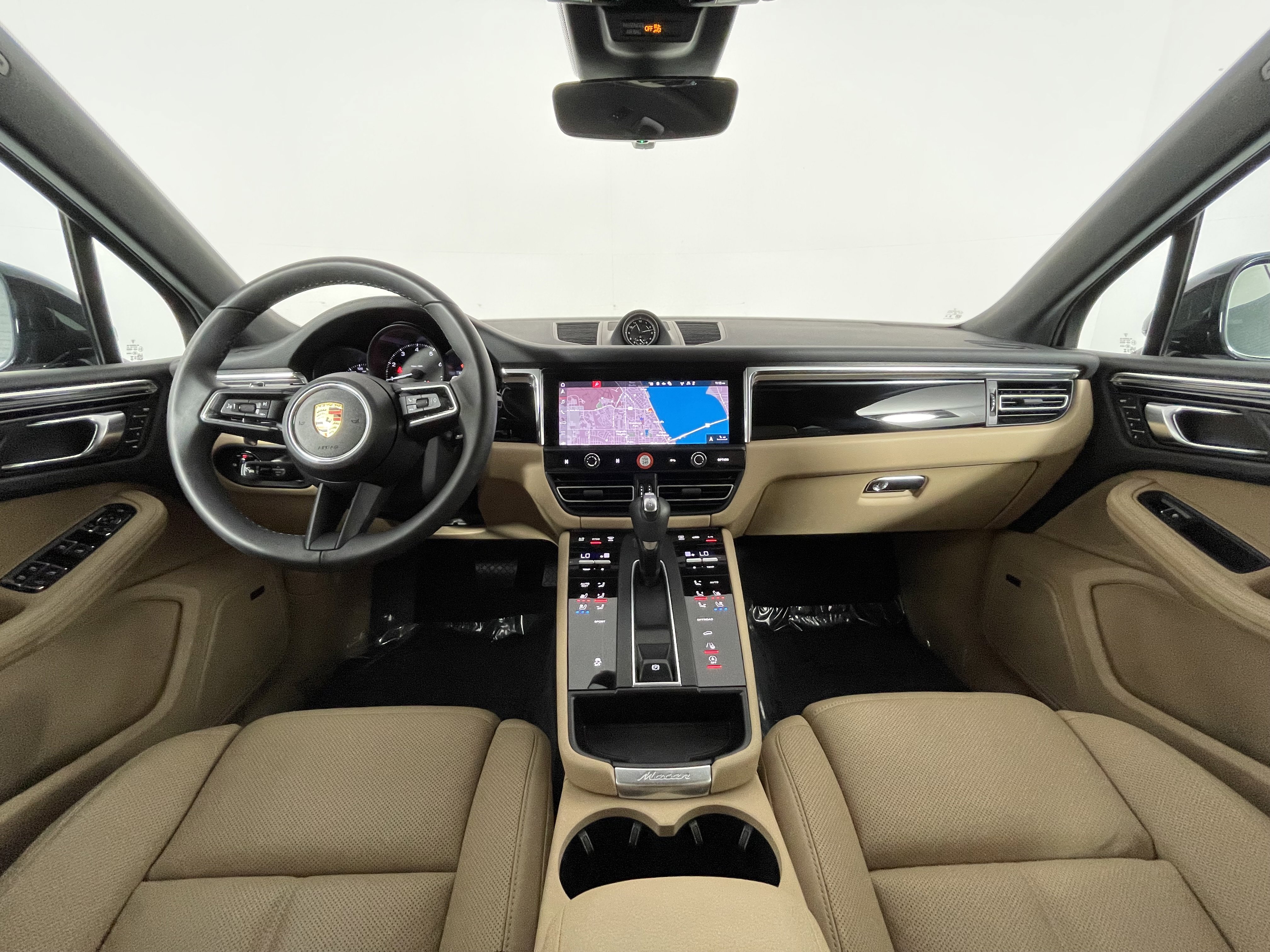 Used 2025 Porsche Macan image 13