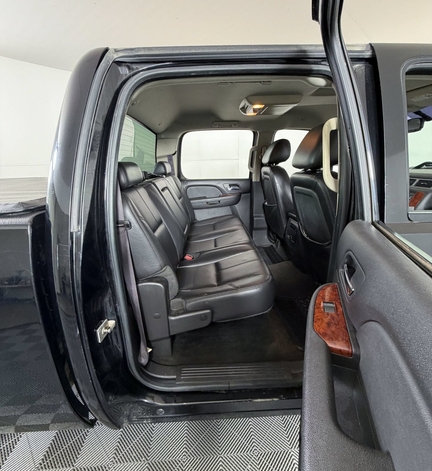 Used 2010 Chevrolet Silverado 2500 LTZ w/ Convenience Package AWD/4WD image 5