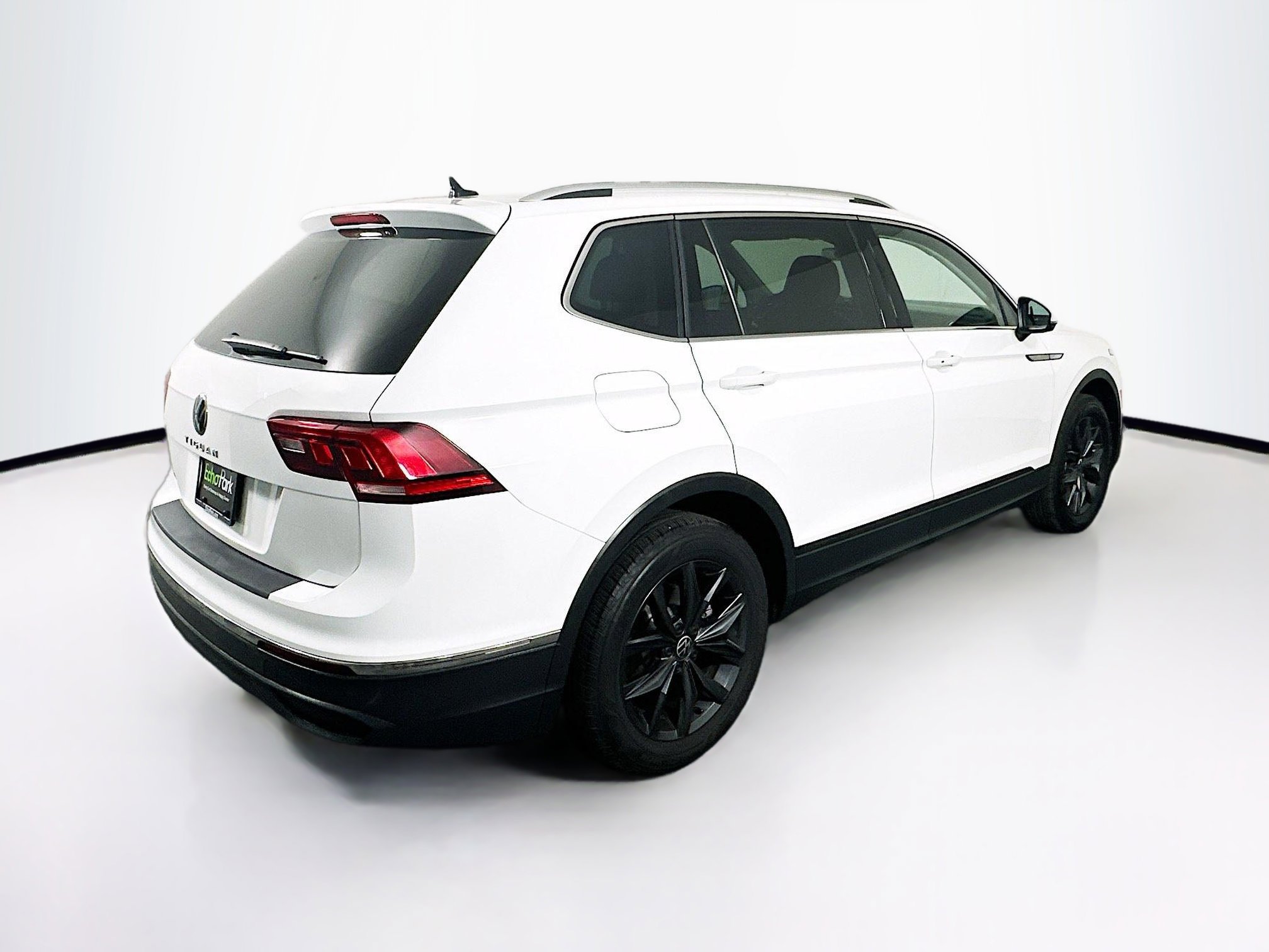 Used 2024 Volkswagen Tiguan SE image 9