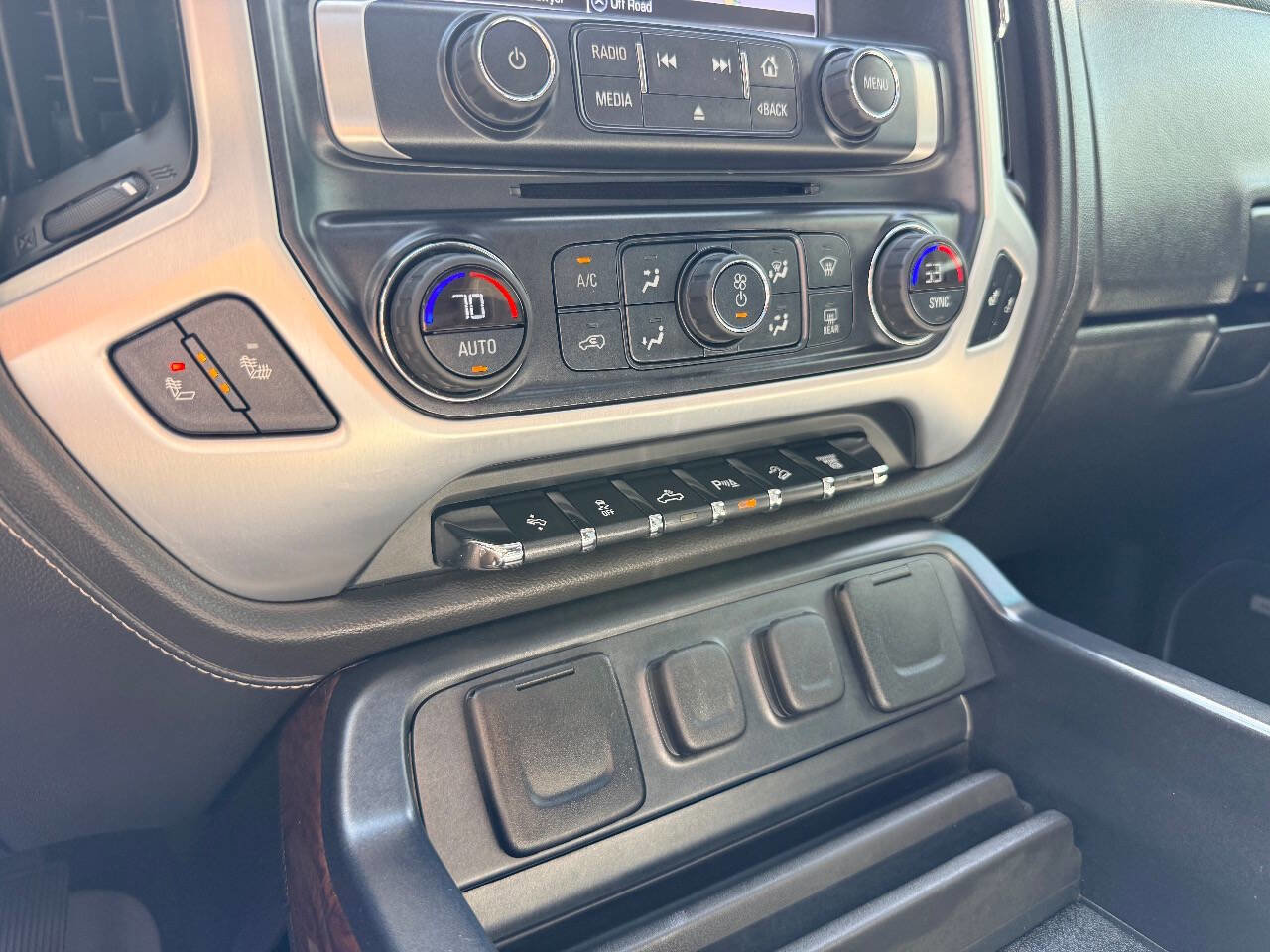 Used 2016 GMC Sierra 2500 SLT w/ Duramax Plus Package AWD/4WD image 31