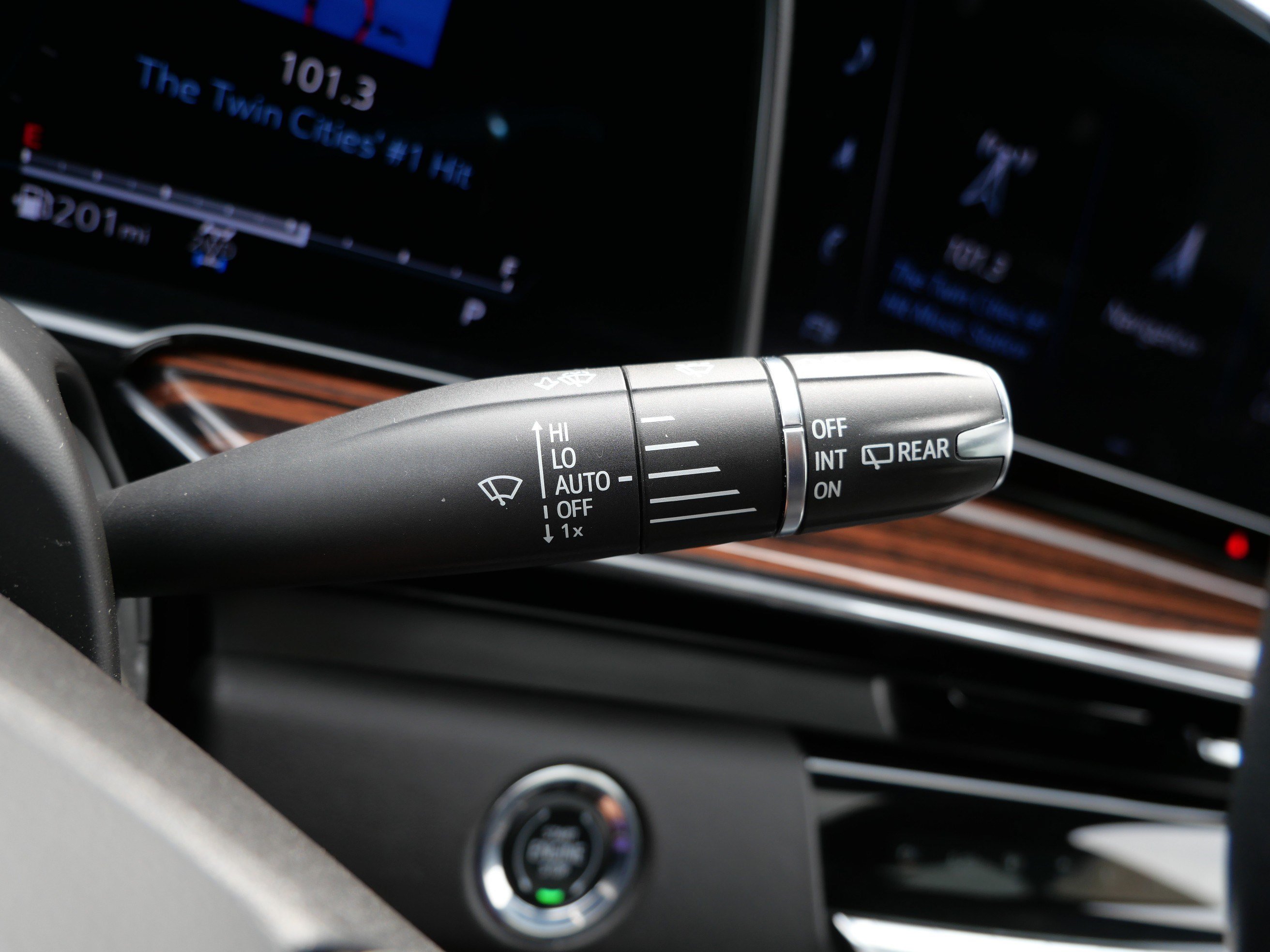 Certified 2023 Cadillac Escalade ESV Premium Luxury w/ Performance Package AWD/4WD image 32