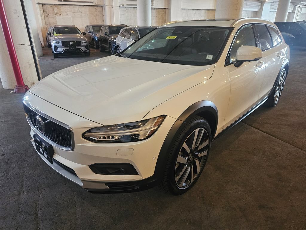 Certified 2025 Volvo V90 B6 Cross Country Plus AWD/4WD image 1