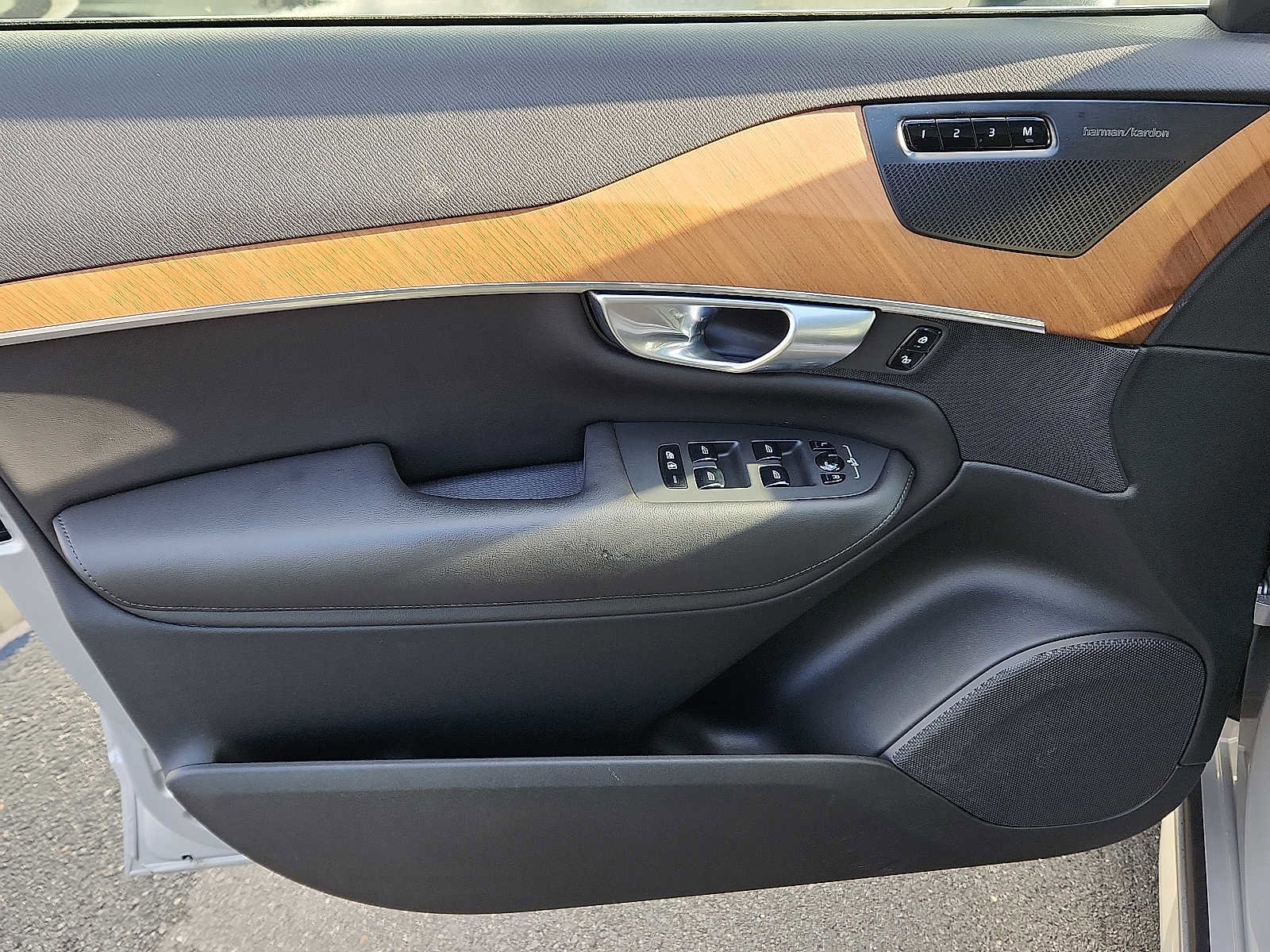 Certified 2024 Volvo XC90 T8 Plus image 12