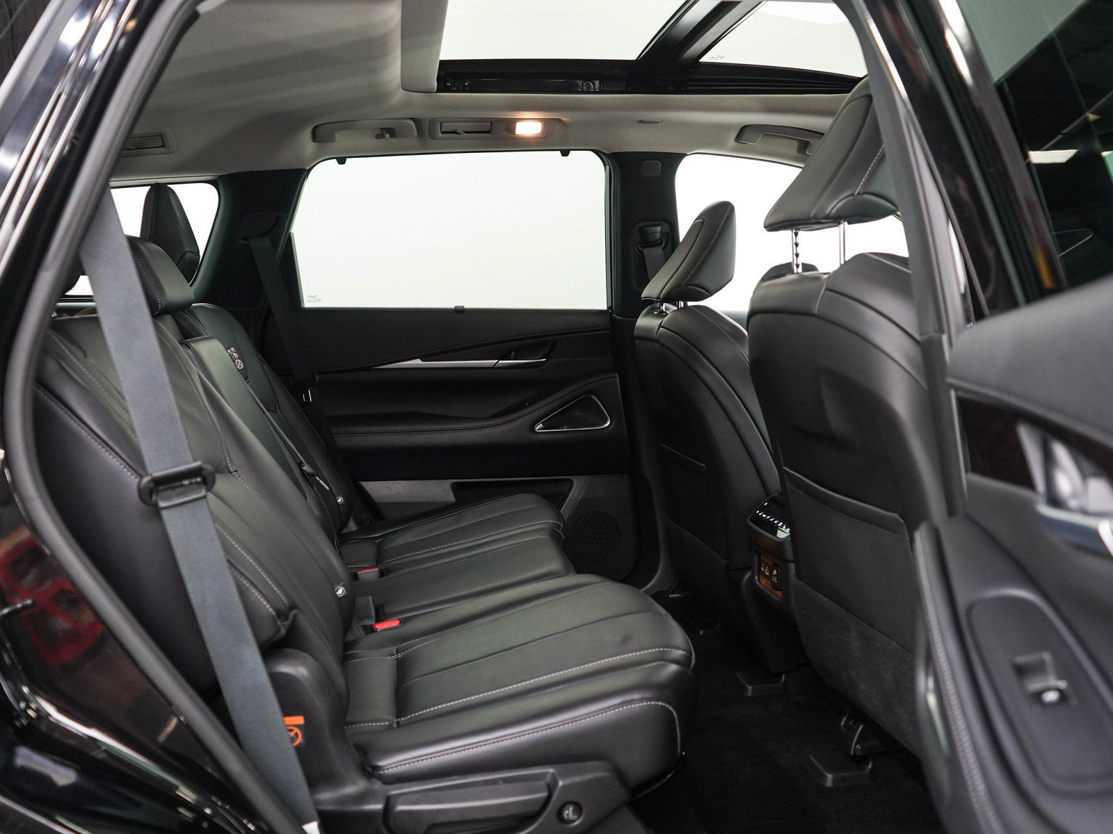 Used 2025 INFINITI QX60 Sensory AWD/4WD image 12