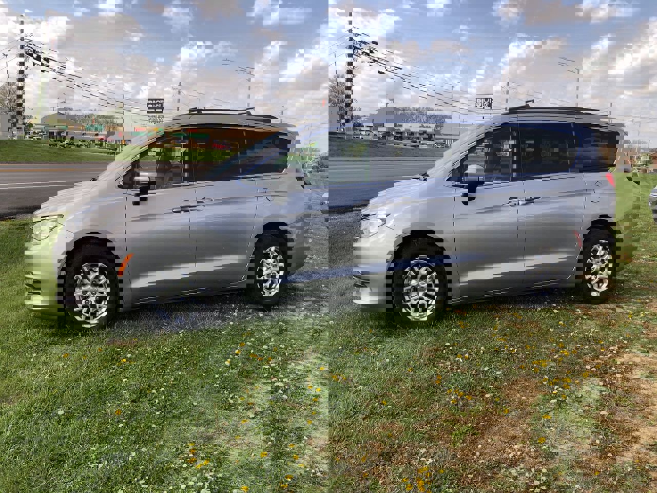 Used 2020 Chrysler Voyager Lxi image 11