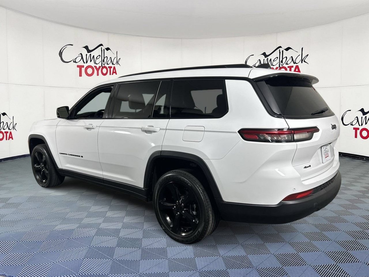 Used 2023 Jeep Grand Cherokee L Laredo AWD/4WD image 5