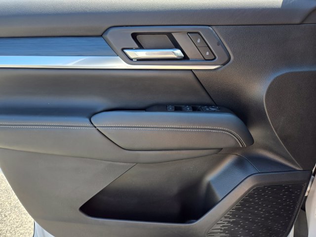 Used 2025 GMC Terrain Elevation AWD/4WD image 36