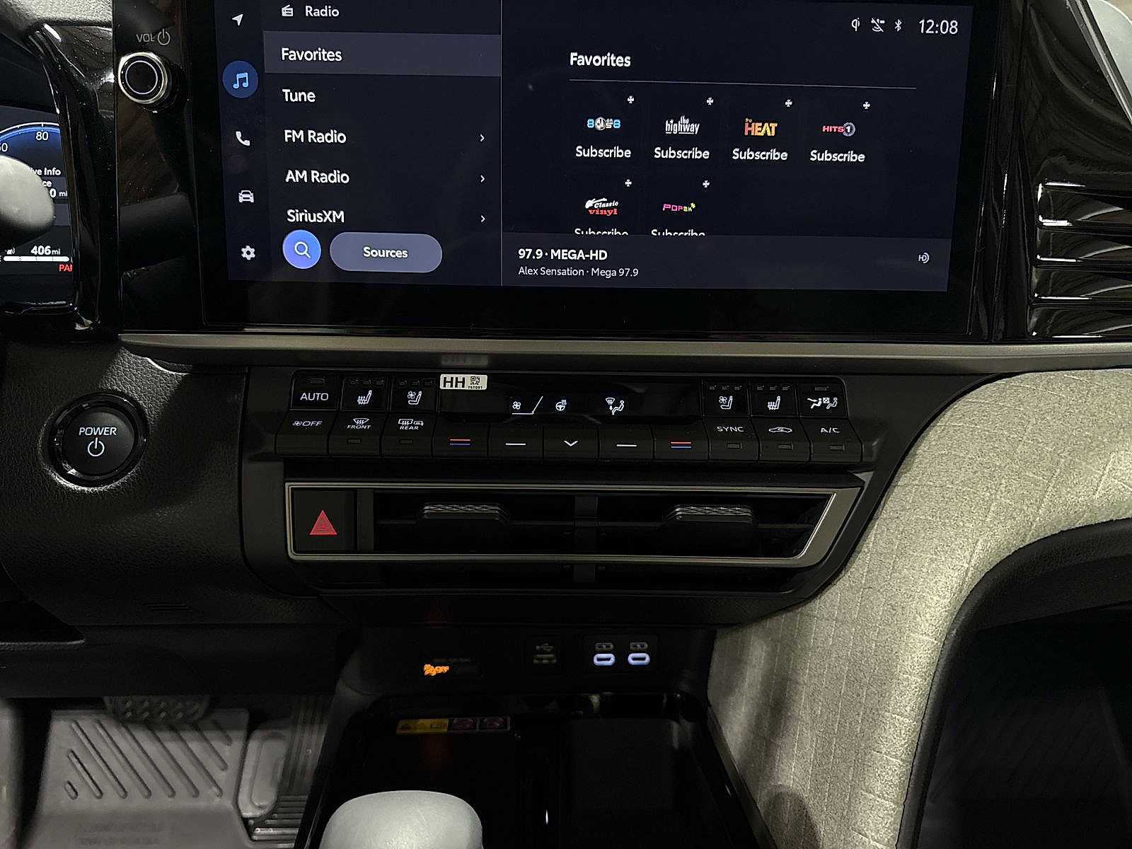 Used 2025 Toyota Camry XLE w/ Premium Plus Package image 21