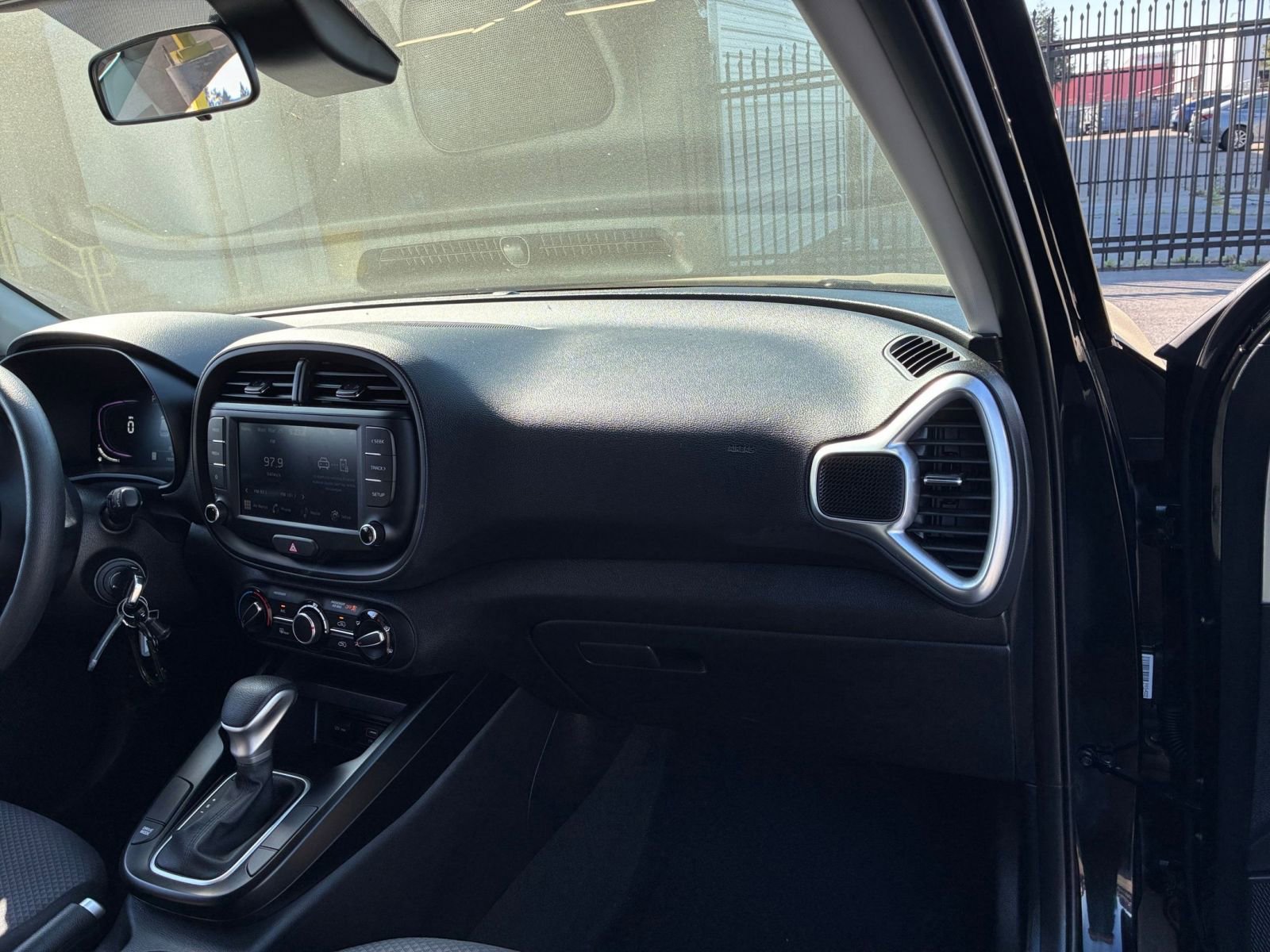 Used 2025 Kia Soul LX w/ LX Technology Package image 33