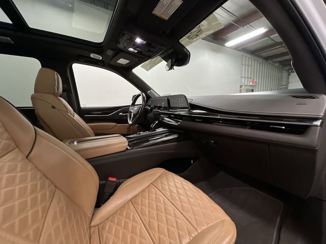 Certified 2022 Cadillac Escalade ESV Premium Luxury w/ Performance Package AWD/4WD image 30