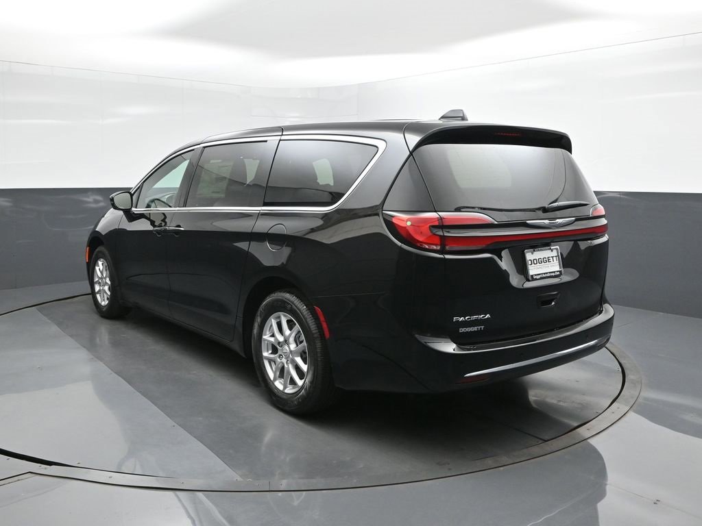 New 2026 Chrysler Pacifica Select image 5