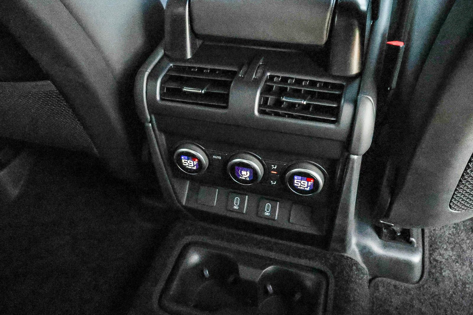 New 2026 Land Rover Defender 130 X-Dynamic SE image 21